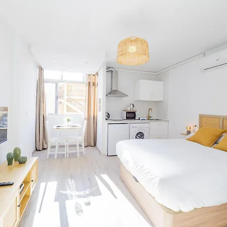 Cubo's Estudio Naciones 432 Only Adults Apartment